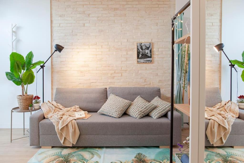Al5 Seaside Bliss-Stylish Loft Steps From Malvarrosa Valencia Exterior photo